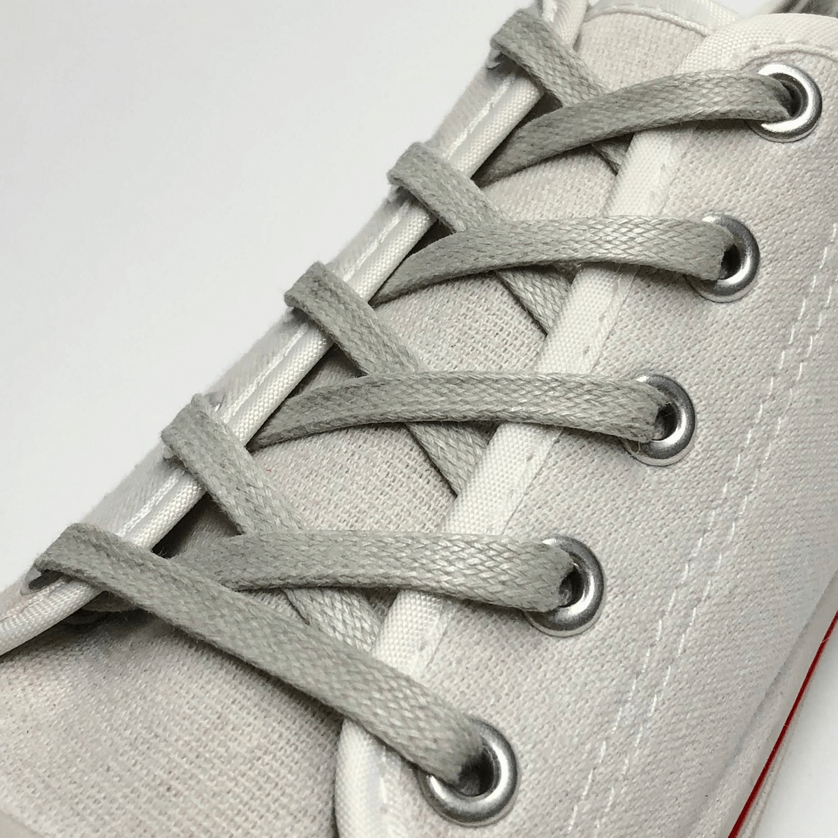 Плоские шнурки 5 мм светло-серые Светло-серые вощеные шнурки обувные фото